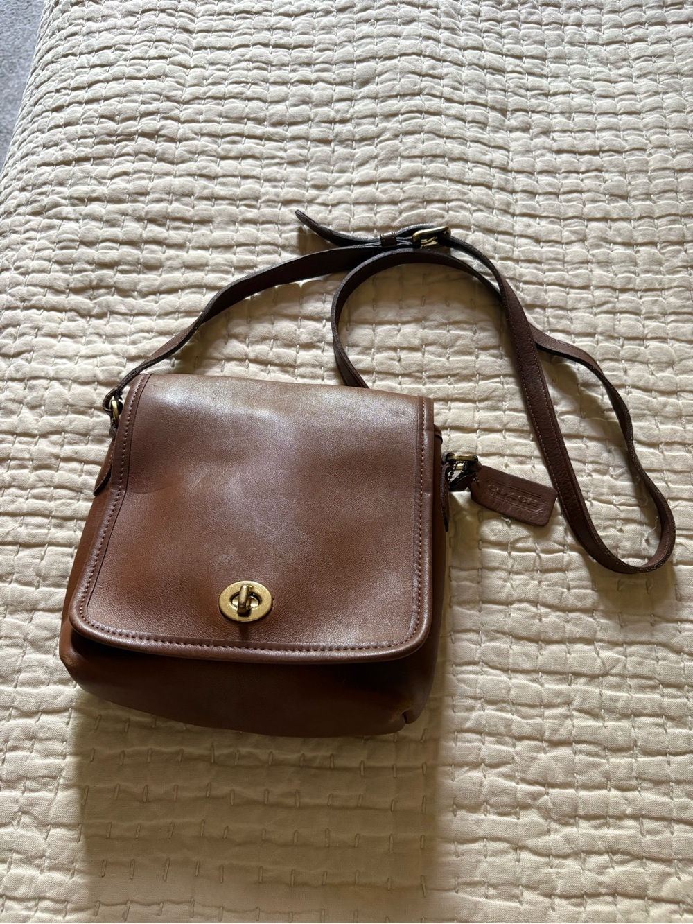 Vintage Coach Brown Leather Crossbody Bag with Turn-Lock Closure - Picture 15 of 15